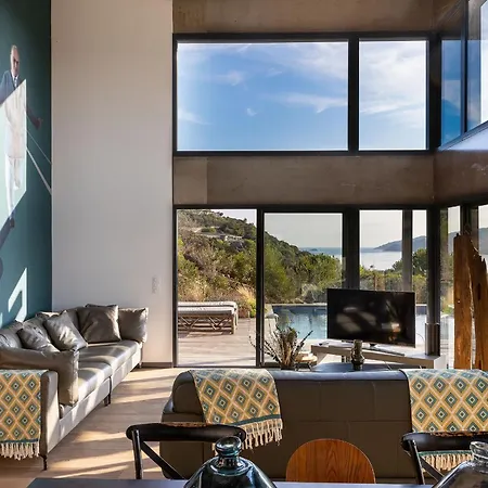 With Panoramic View And Heated Pool וילה